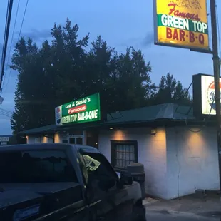 the outside of the restaurant