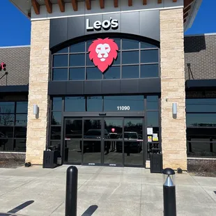 the entrance of a leos store