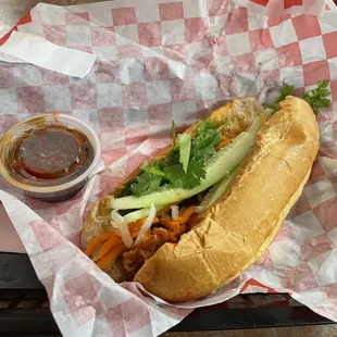 Leona Banh Mi