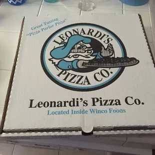 a pizza box with the logo of leonardi's pizza co