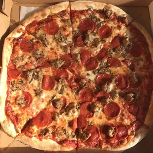 New York style pepperoni, sausage, and mushrooms. It tasted just as orgasmic as it looks.