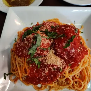 Spaghetti with meatballs lunch menu