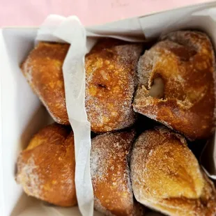 @Leonard&apos;s Bakery 2/23/2024.Came by here,right after my Doc Appt.This time,we decided 2buy less!Fresh &amp; Delish,2Haupia,2 Orig,2 w/less Sugar