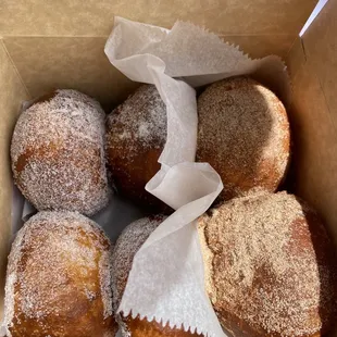 4 plain, 4 cinnamon sugar, sooo yummy!