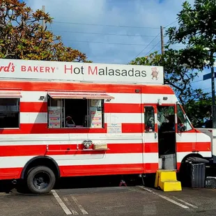Da FAMOUS Leonard&apos;s Bakery Malasada Wagon at Windward Mall.
