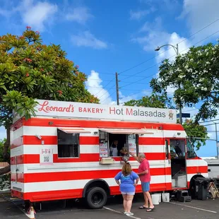 No lines at the Leonard&apos;s Malasada Wagon in Kaneohe!