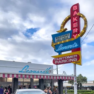 The Original Leonard&apos;s Bakery--for da tourist!