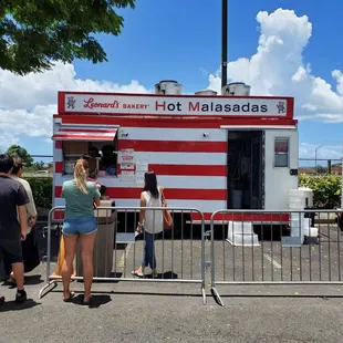 Waiting in line to buy my malasadas.