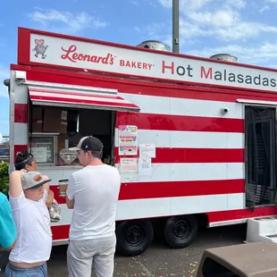 people ordering food