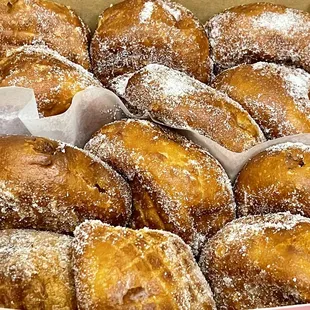 3 custard filled, 3 dobash (chocolate) filled, 3 Haupia (coconut) filled