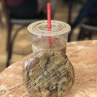 CHOCOLATE CHIP COOKIE