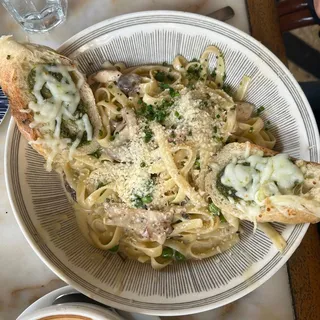 Chicken Fettuccini Alfredo