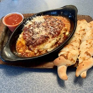 Lasagna with cheese breadsticks