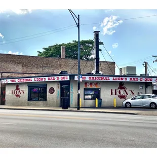 Outside Leon&apos;s BBQ.4550 S.Archer Ave.    # 773 2474369