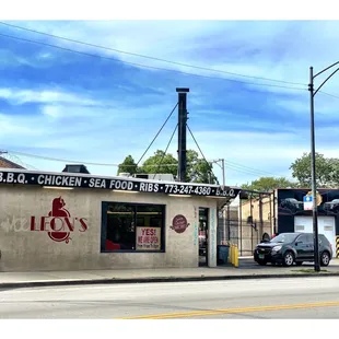 Leon&apos;s BBQ.4550 S.Archer Ave.   773 2474369