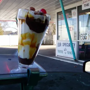 TURTLE SUNDAE--FROZEN CUSTARD, HOT FUDGE &amp; PECANS--CREAMY GOOD