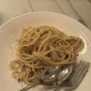 The cacio e pepe featured a unique pepper that added a fascinating numbing sensation, making the dish unforgettable!