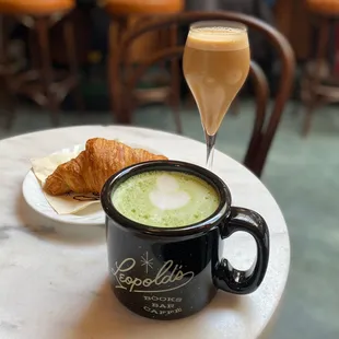 Matcha latte, Shakerato, croissant