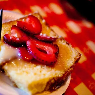 Sugar Icing Strawberry Cake