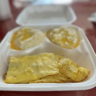 Omelette and grits
