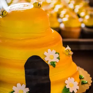 Beautiful custom designed smash cake for my sweet Honey Bee!!