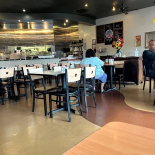 Leo&apos;s country kitchen