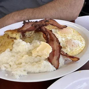 Bacon, 3 eggs, Hashbrowns and grits