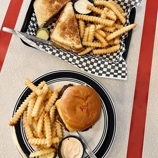 Leo's Melt, The 131 Deluxe Burger