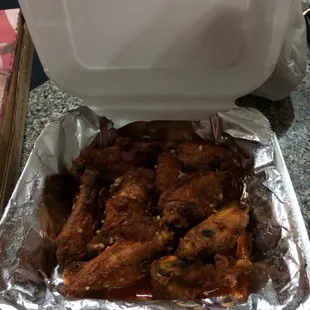 Wings with medium and garlic sauce
