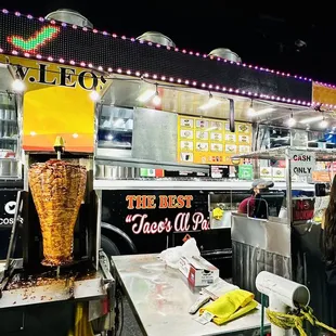 Leo&apos;s Taco Truck