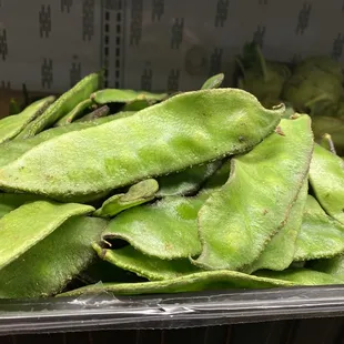a pile of green beans