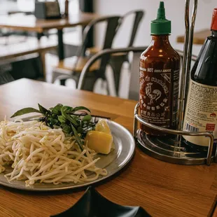 Steamed bean sprouts