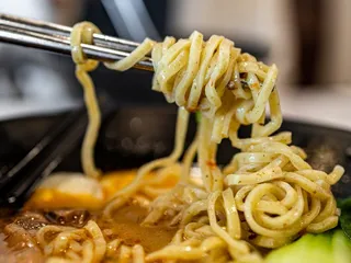 7 Noodles & Sizzling