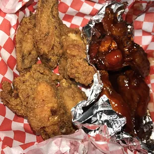 Oueee wings and naked wings, fried just right!
