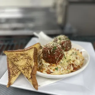 Thursday special: baked spaghetti and meatballs with garlic bread
