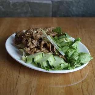 Stir-fried pork with garlic.