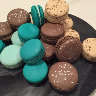 Single French Macaron