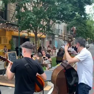 Outdoor dining with live music