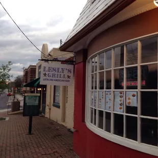 the outside of the restaurant