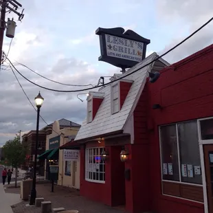 the outside of the restaurant