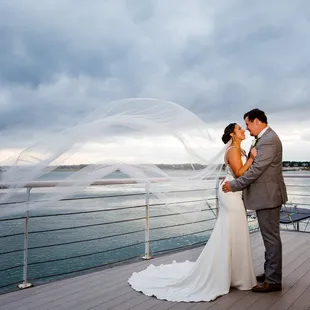 Waterside Wedding at the Lesner Inn located in Virginia Beach, Virginia by Daissy Torres Photography