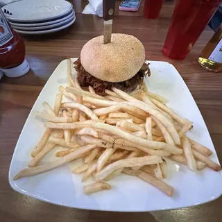 PULLED PORK SANDWICH