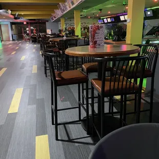 Tables to enjoy food and drinks