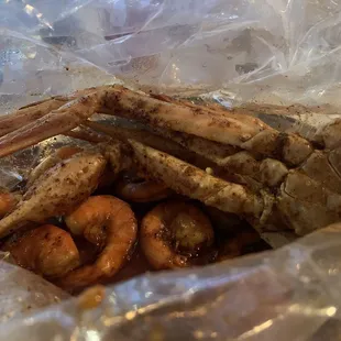 Snow crabs with shrimp , flavor Cajun lemon pepper and garlic medium spice was so good.