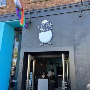 the outside of a restaurant