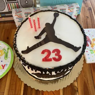 Boston crème pie cake