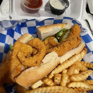 Catfish po&apos;boy