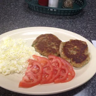 A friendly neighborhood find. Had the breakfast salmon cake platter. Breakfast is egg whites, fresh tomato, home made salmon.