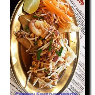 crispy fried wonton with pad Thai Dressing