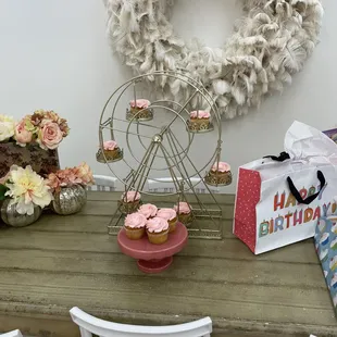 The cupcake set up